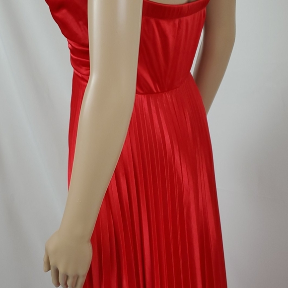 My Michelle red pleated dress - Picture 6 of 6